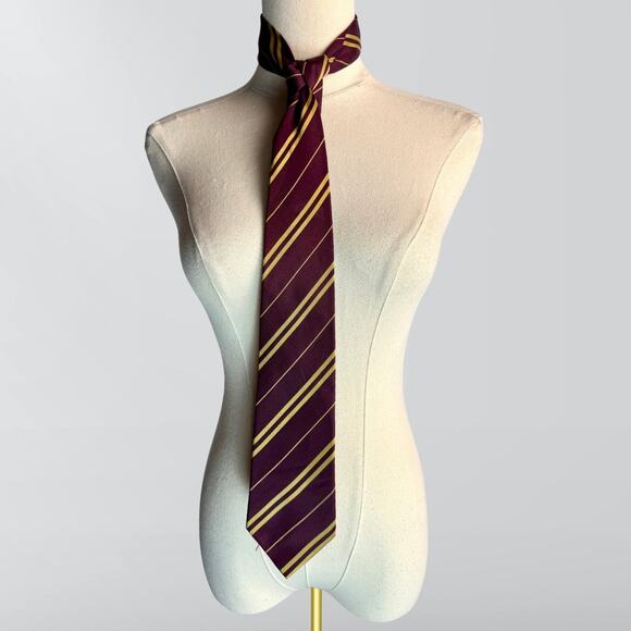 Universal Studios Orlando Licensed Harry Potter Gryffindor Tie - Picture 1 of 3